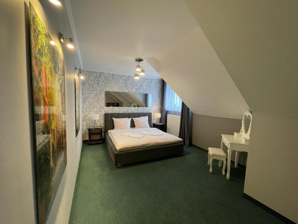 Hotel Fox Wolbórz Dış mekan fotoğraf