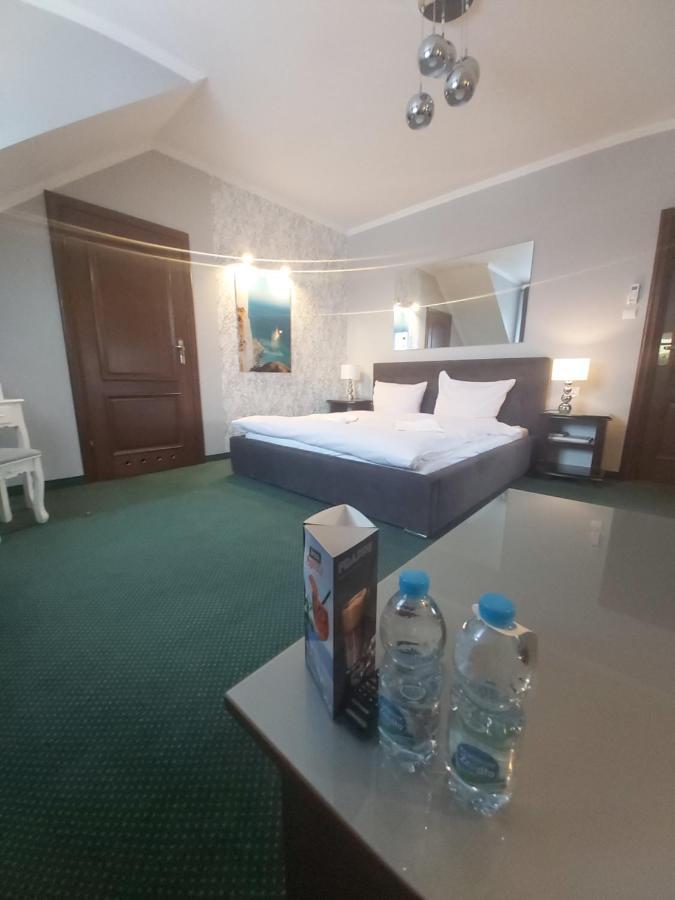 Hotel Fox Wolbórz Dış mekan fotoğraf