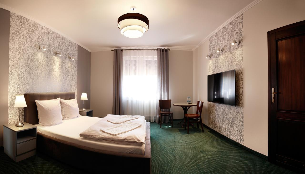 Hotel Fox Wolbórz Dış mekan fotoğraf