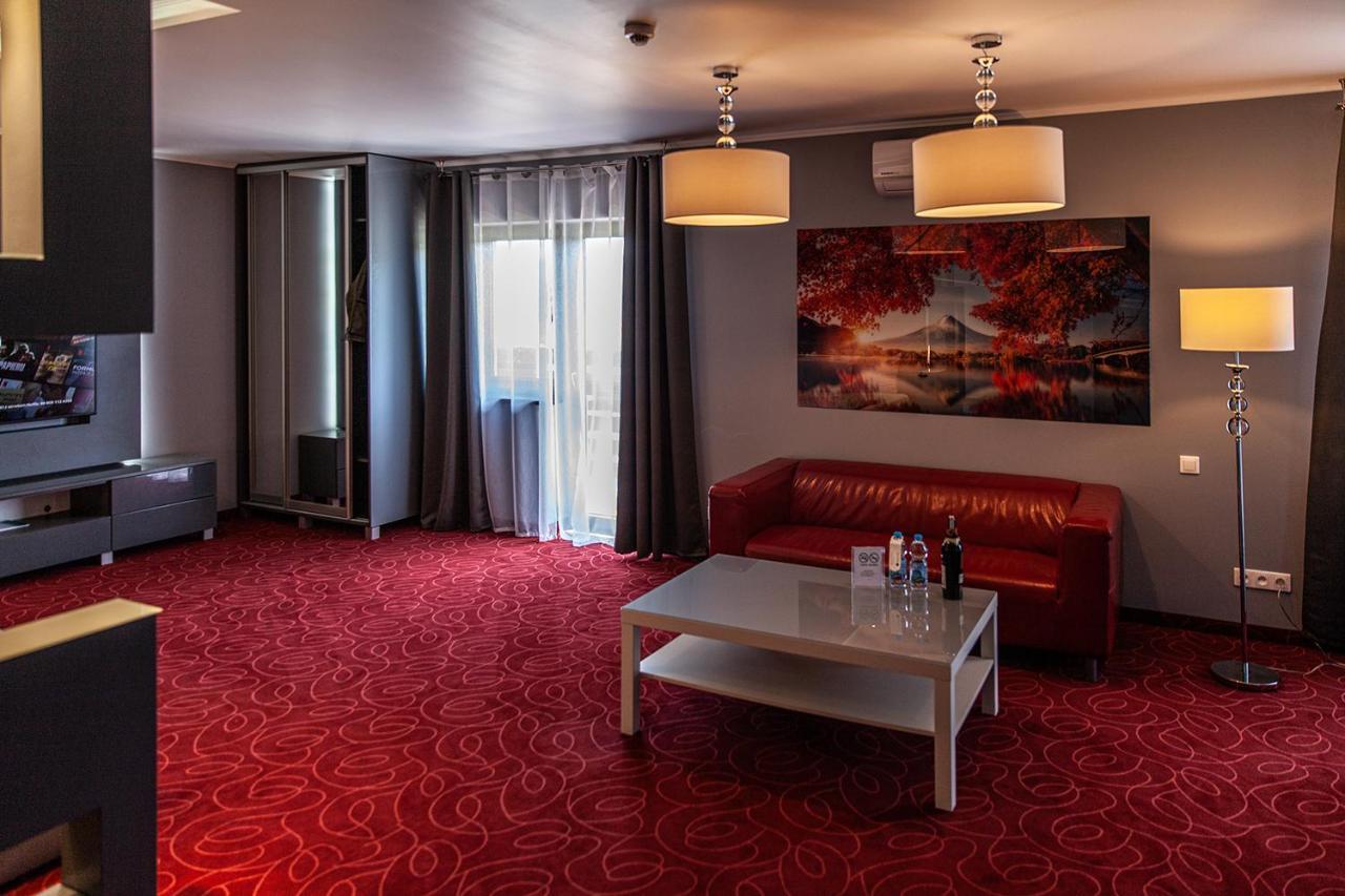 Hotel Fox Wolbórz Dış mekan fotoğraf