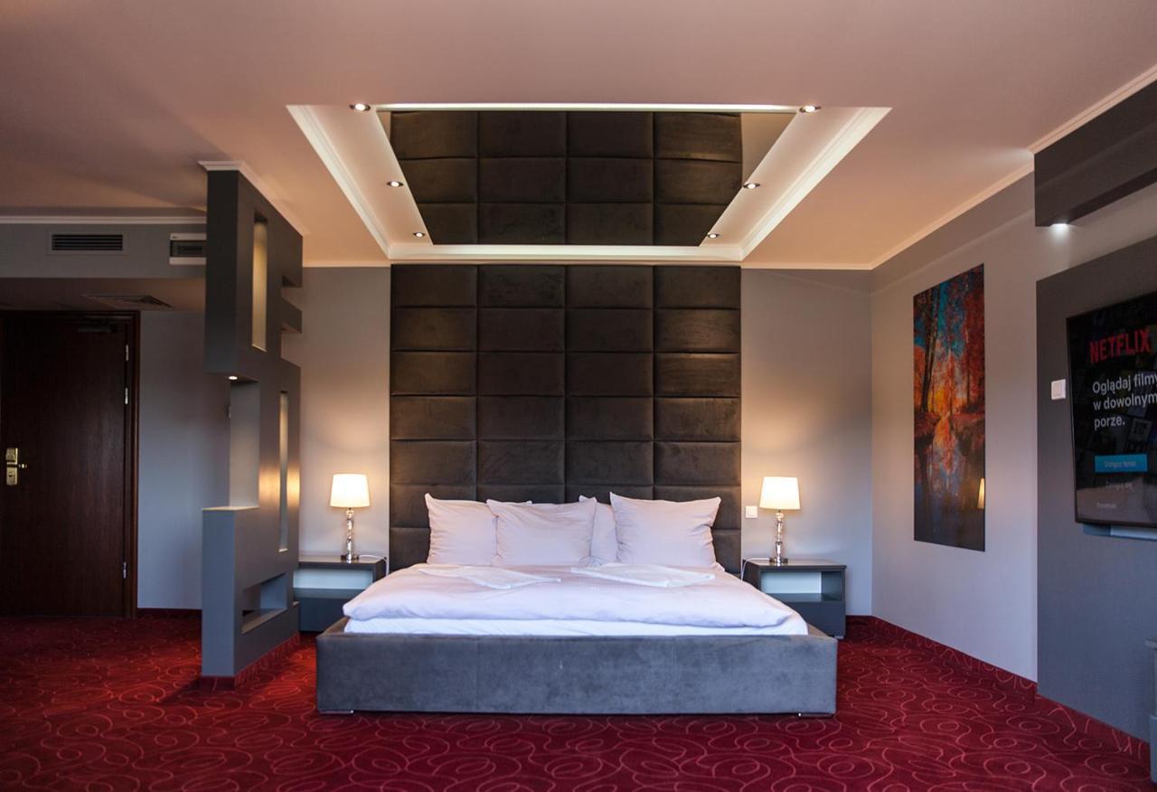 Hotel Fox Wolbórz Dış mekan fotoğraf