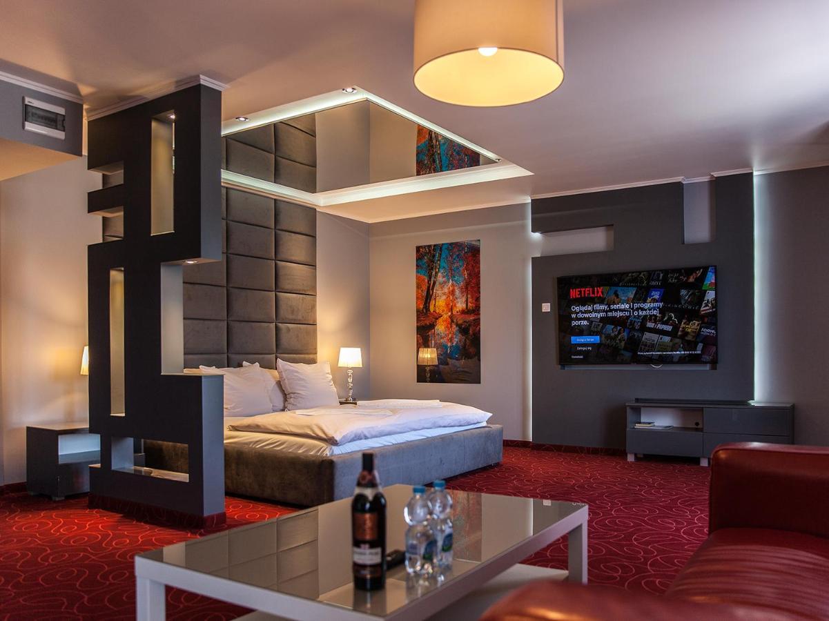 Hotel Fox Wolbórz Dış mekan fotoğraf